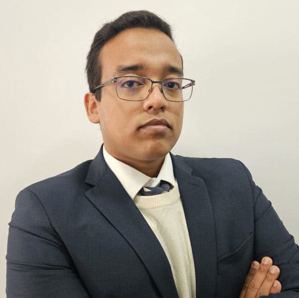 Dr. Lucas Santos de Oliveira